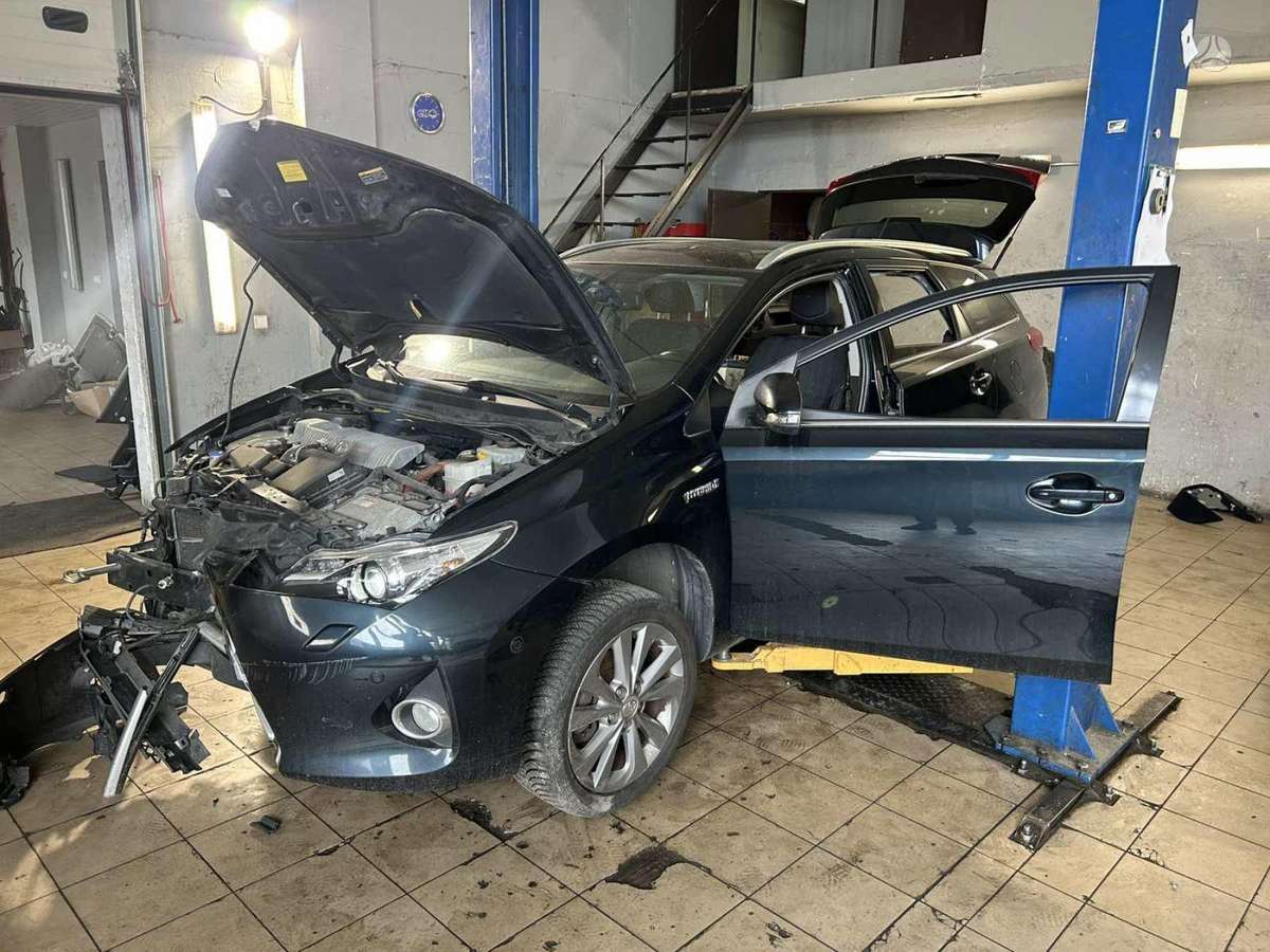 Toyota Auris dalimis