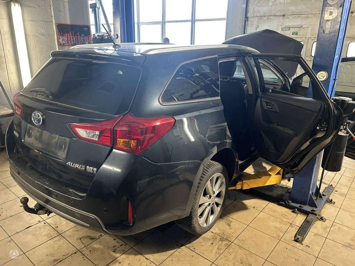 Toyota Auris по частям