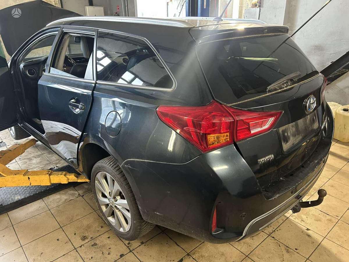 Toyota Auris dalimis