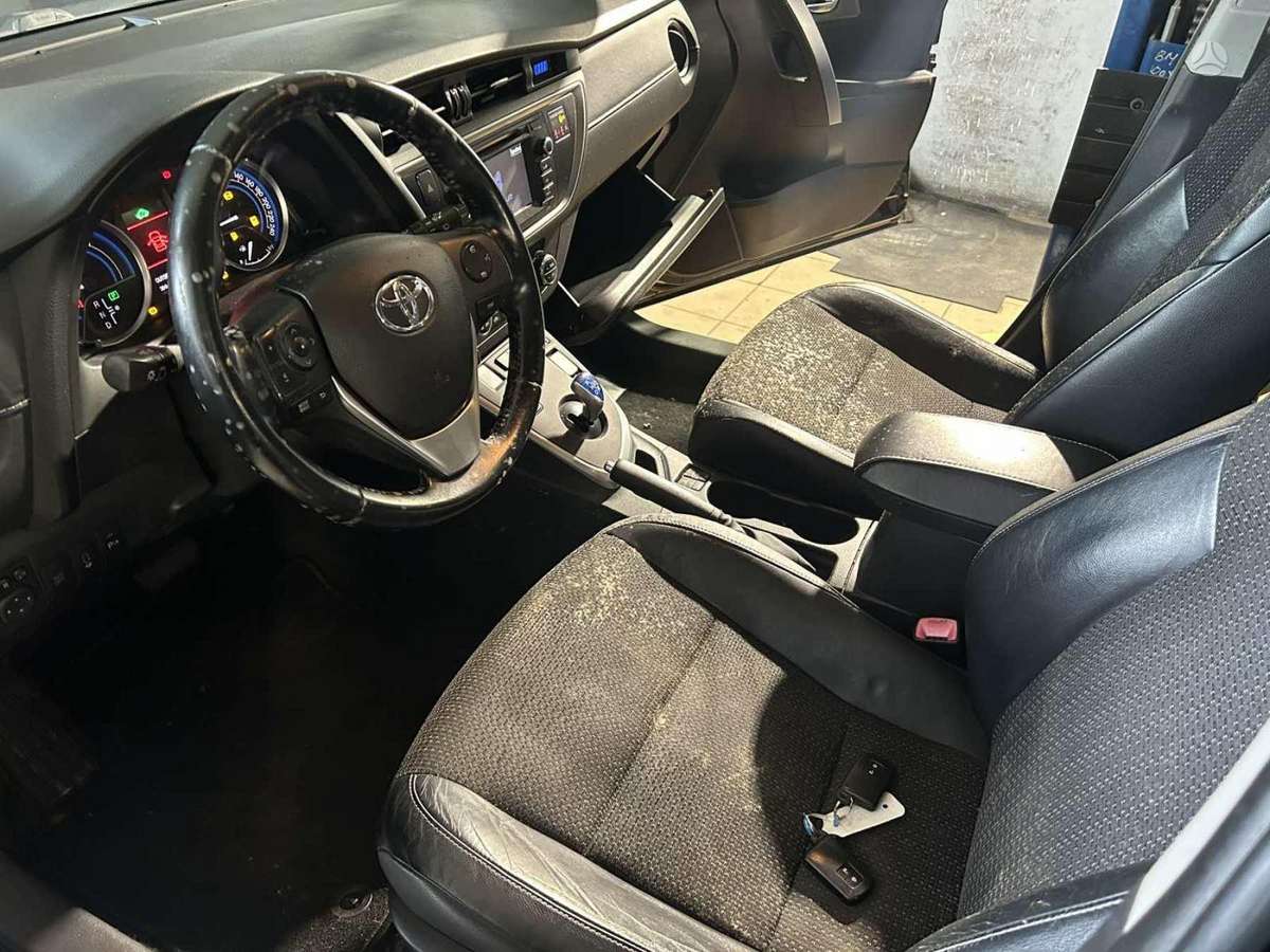 Toyota Auris по частям