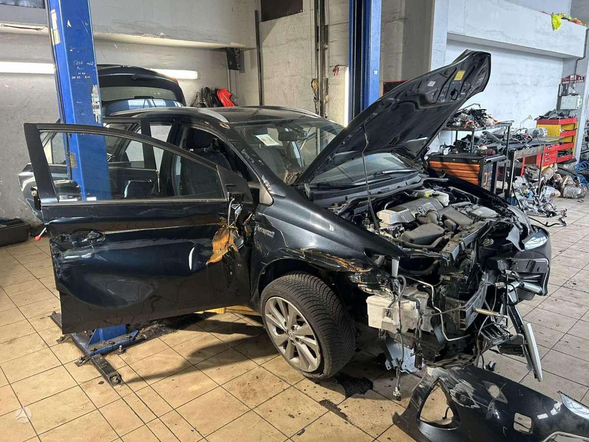 Toyota Auris for parts