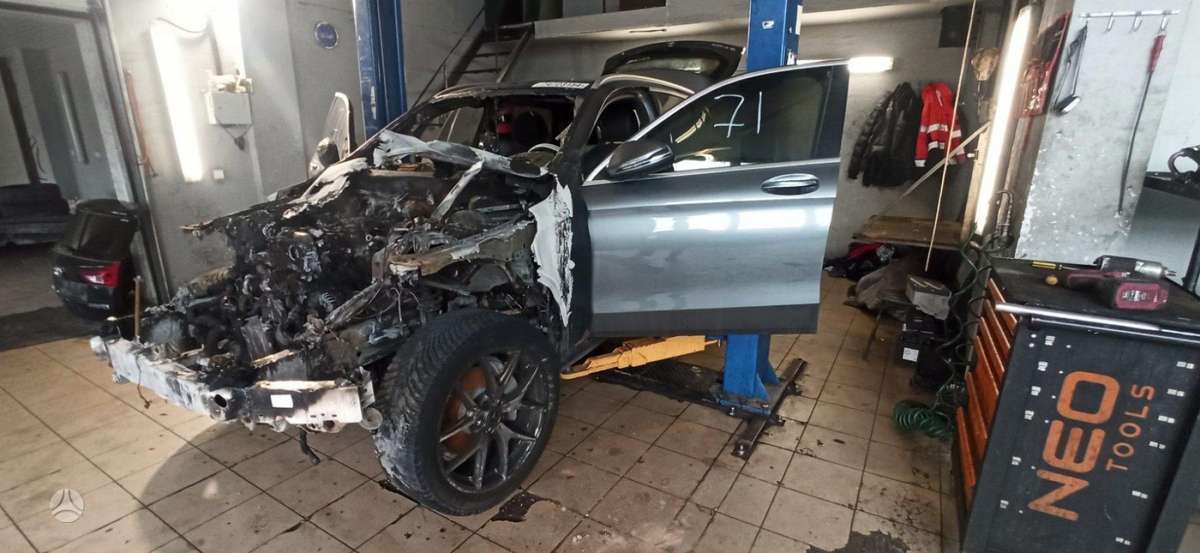 Mercedes-Benz GLC300 по частям