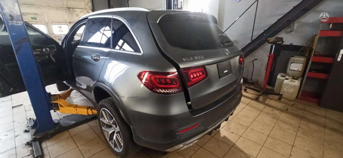 Mercedes-Benz GLC300 по частям