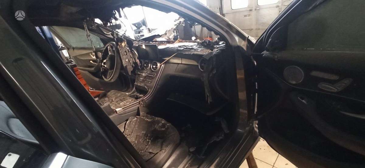 Mercedes-Benz GLC300 по частям
