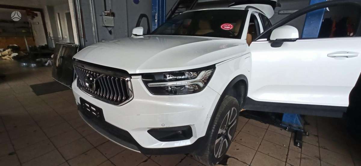 Volvo XC40 dalimis