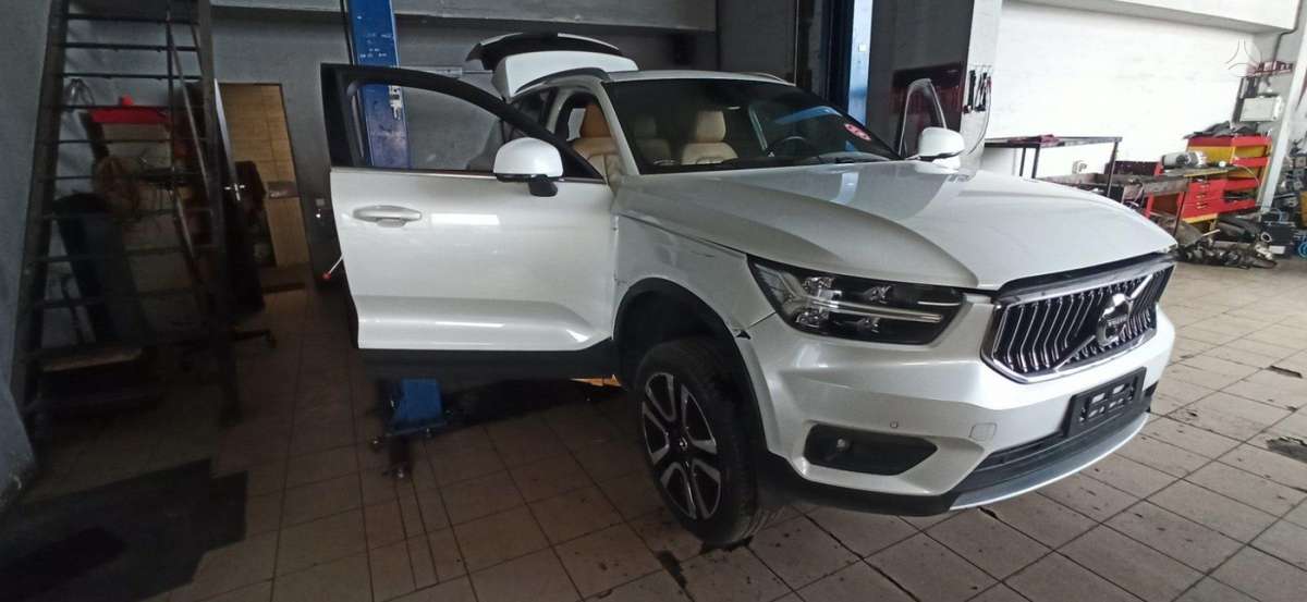 Volvo XC40 dalimis
