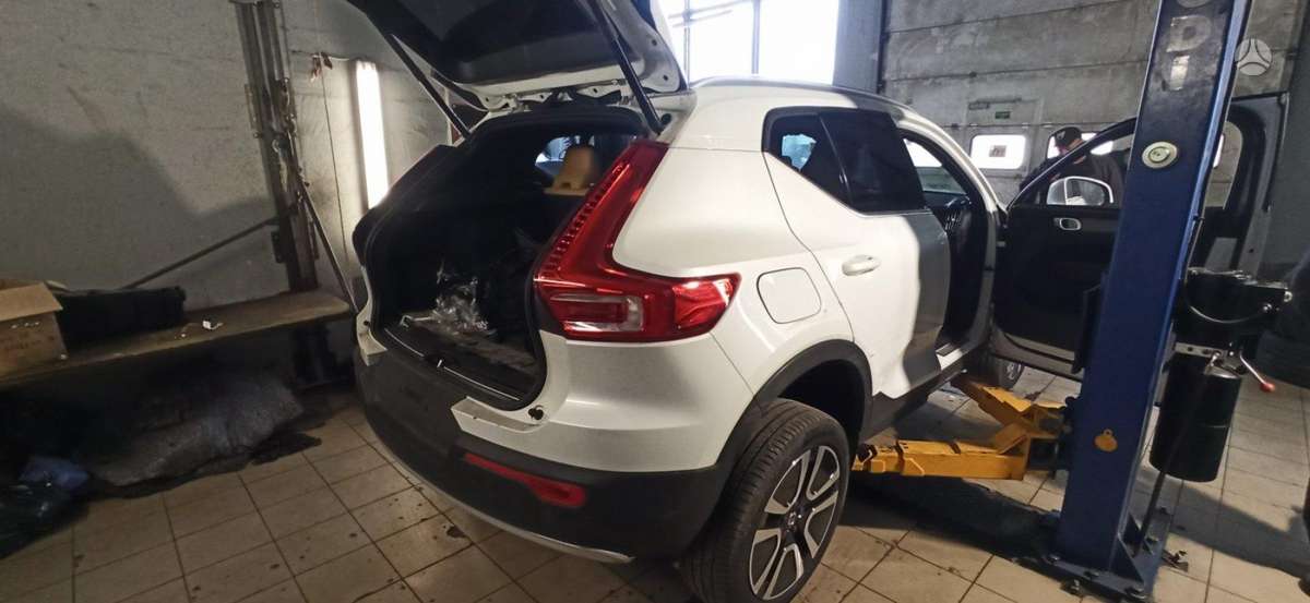 Volvo XC40 dalimis