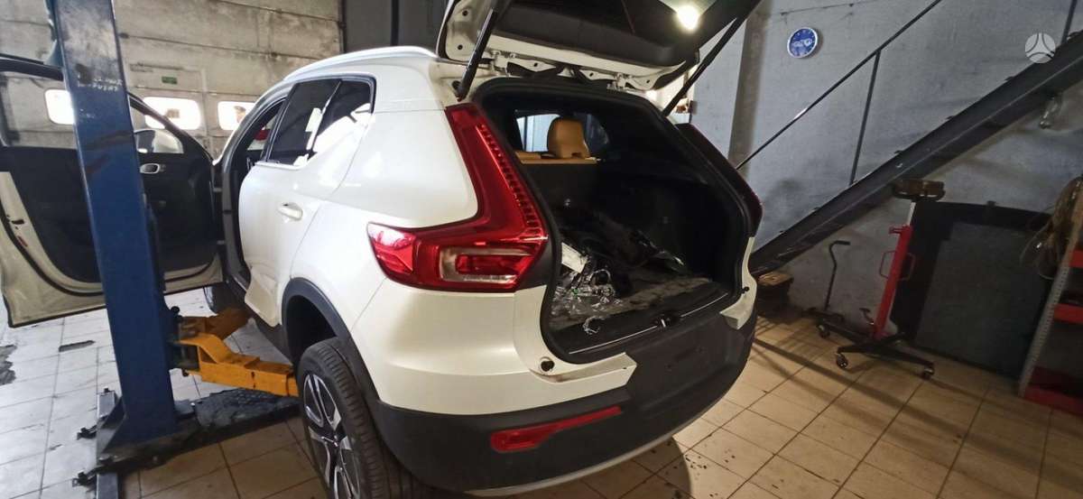 Volvo XC40 dalimis