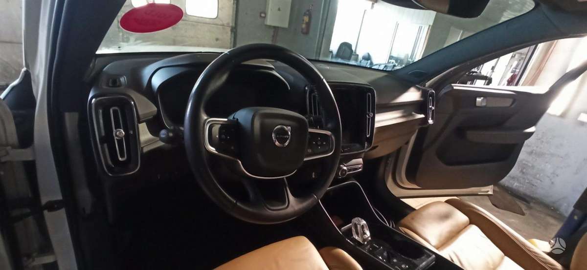 Volvo XC40 по частям