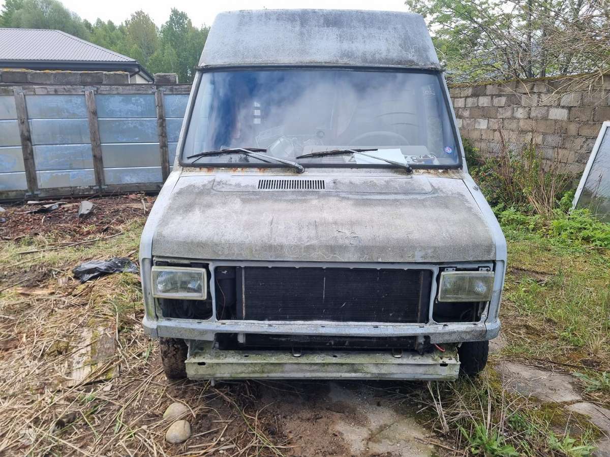 Peugeot J5