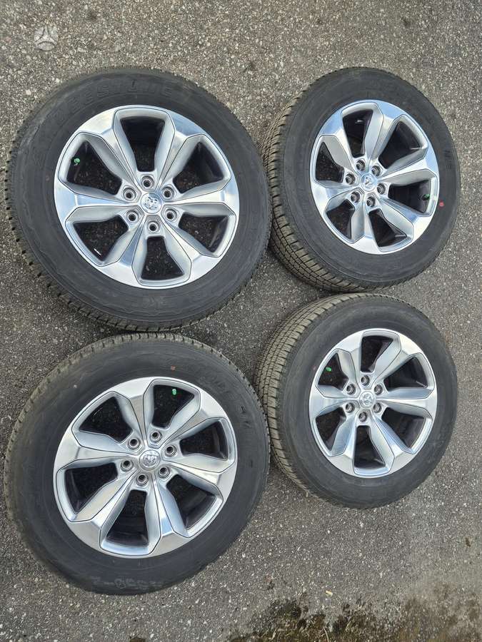 Dodge Ram R20 su padangom ir davikliais 1300