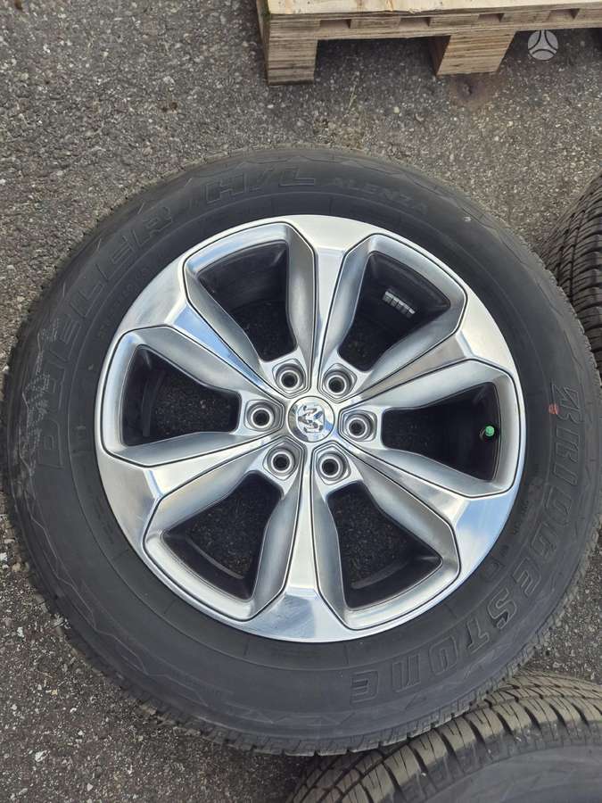 Dodge Ram R20 su padangom ir davikliais 1300