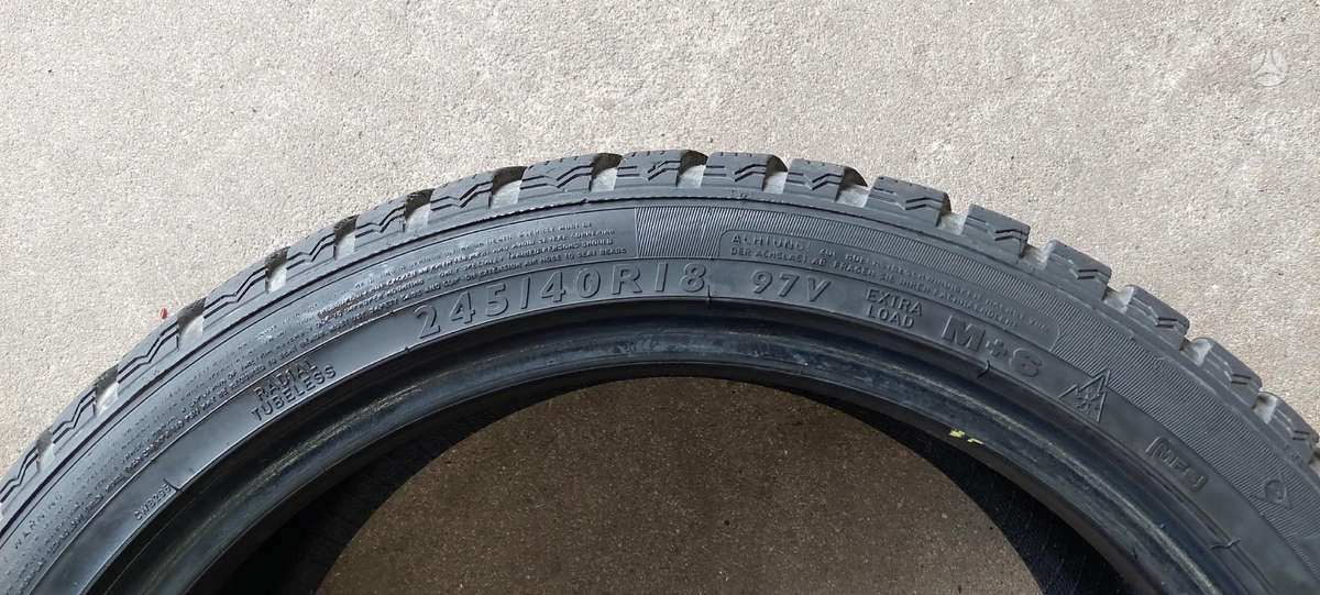 Dunlop, ziemas 245/40 R18