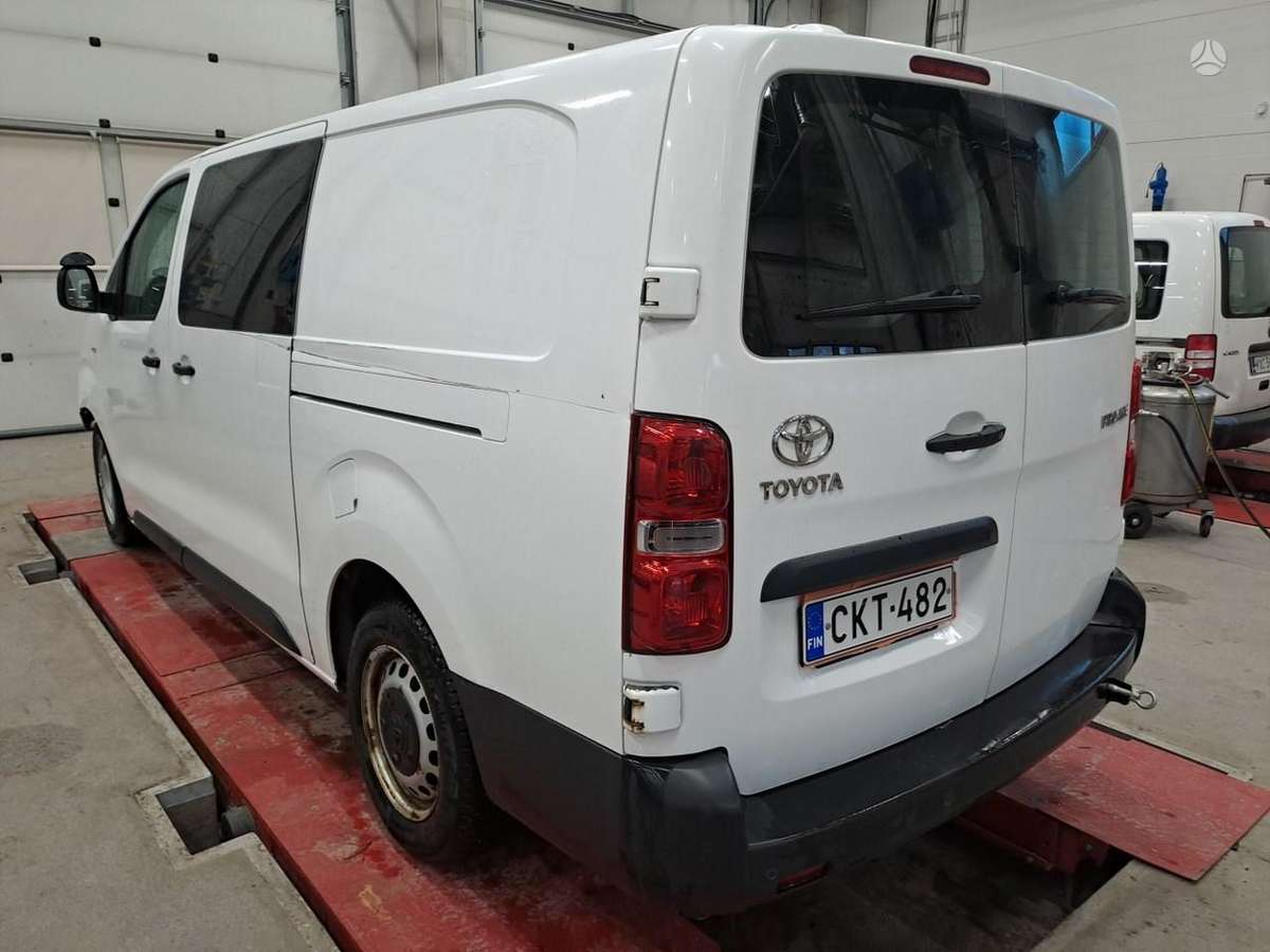 Toyota Proace, грузовые микроавтобусы