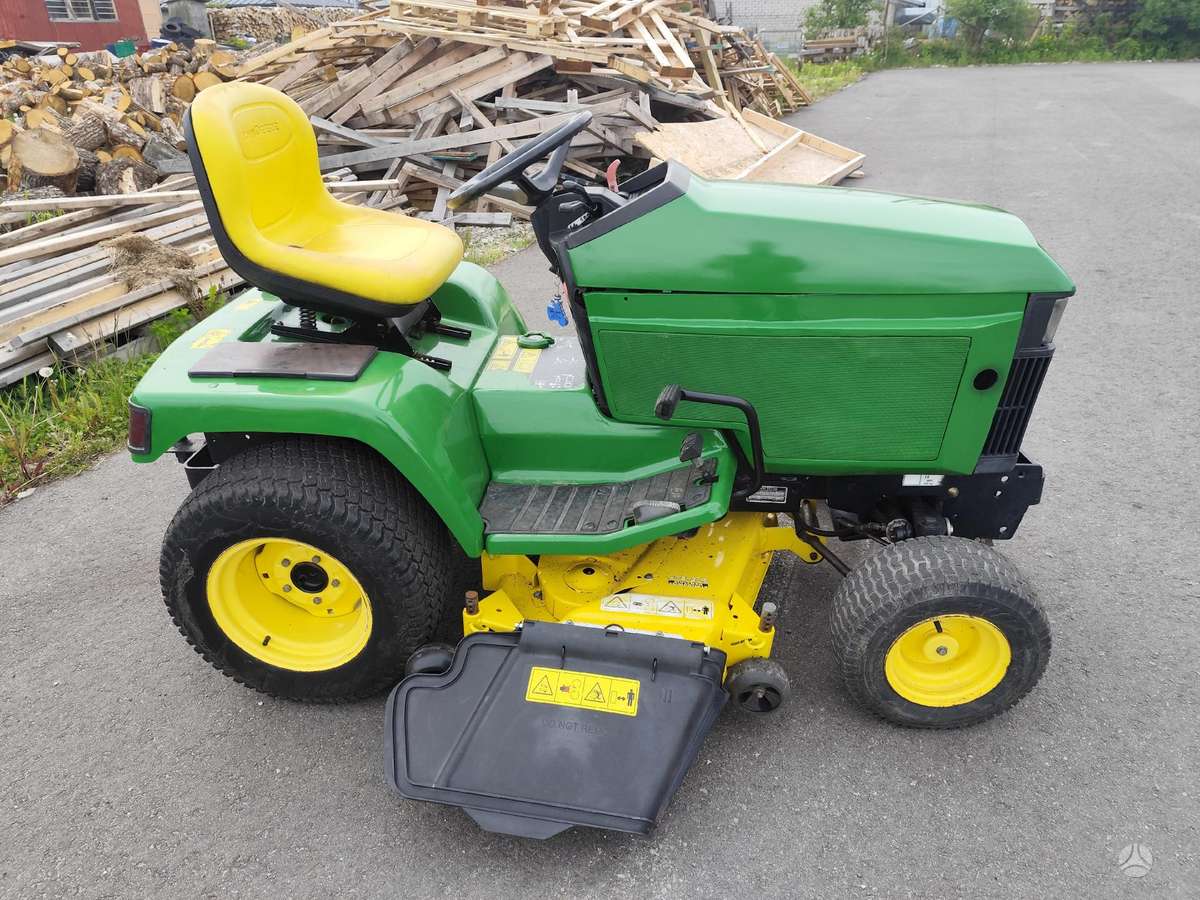 John Deere 415, sodo traktoriai