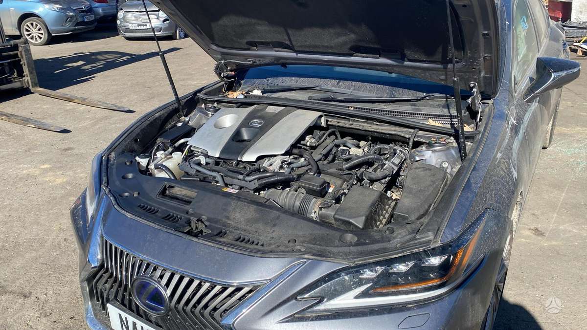 Lexus ES 300h по частям