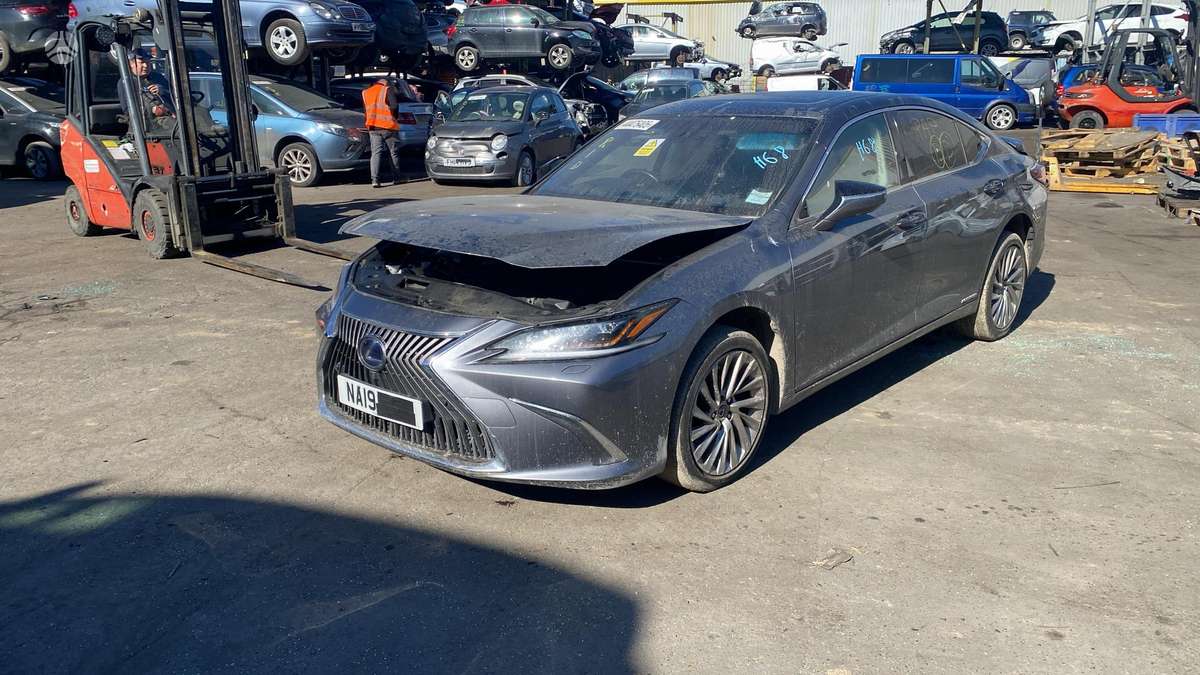 Lexus ES 300h dalimis