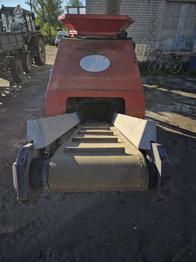 -Kita- Red Rhino 5000, stone crusher
