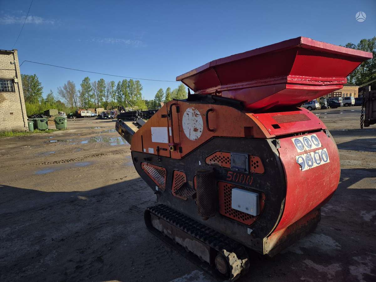 -Kita- Red Rhino 5000, stone crusher