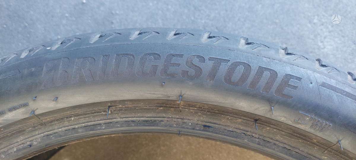 Bridgestone, vasaras 245/40 R21