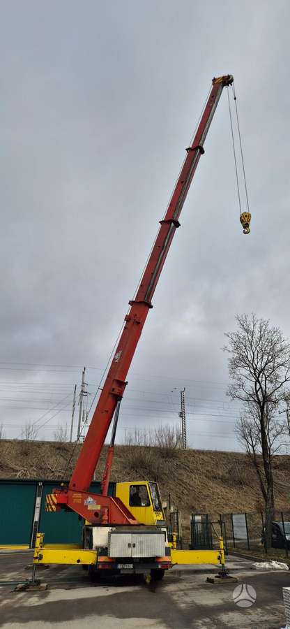 Demag AC95, crane