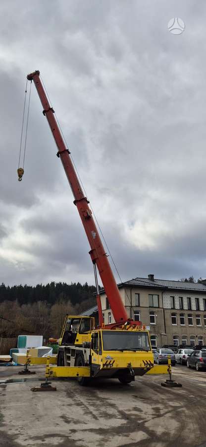 Demag AC95, crane