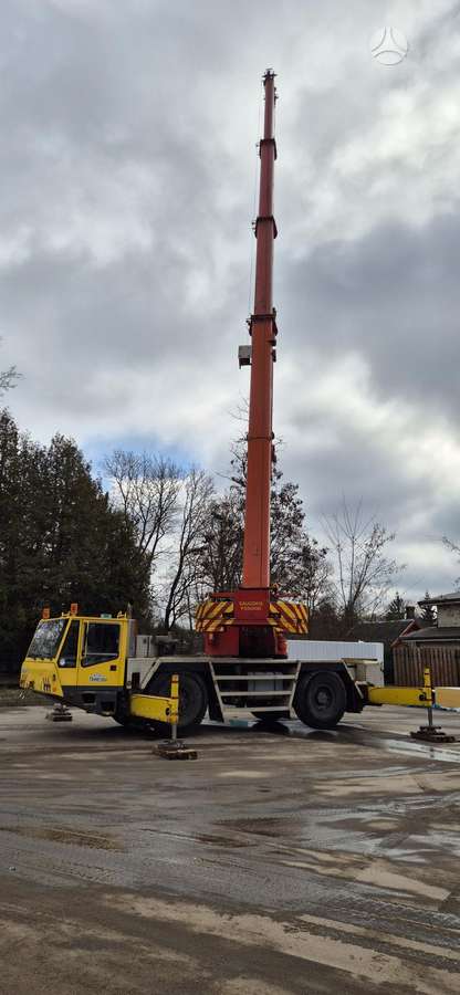 Demag AC95, crane