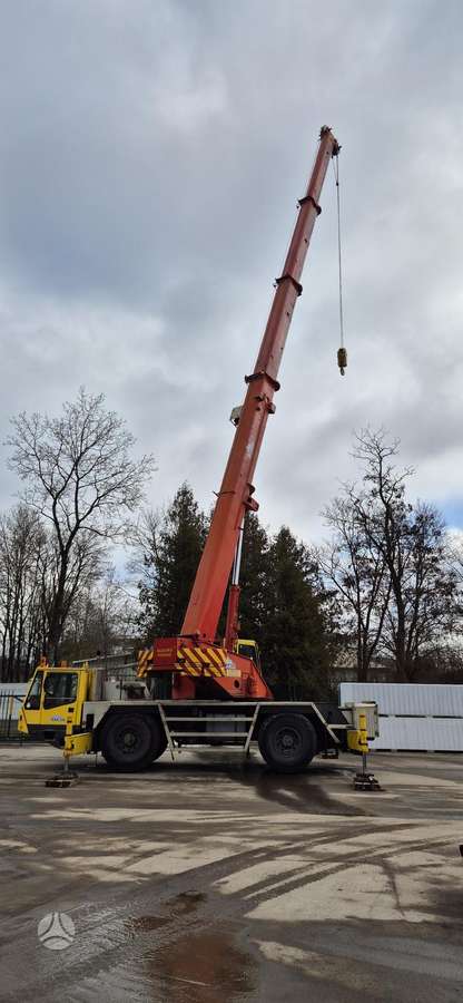 Demag AC95, kranai