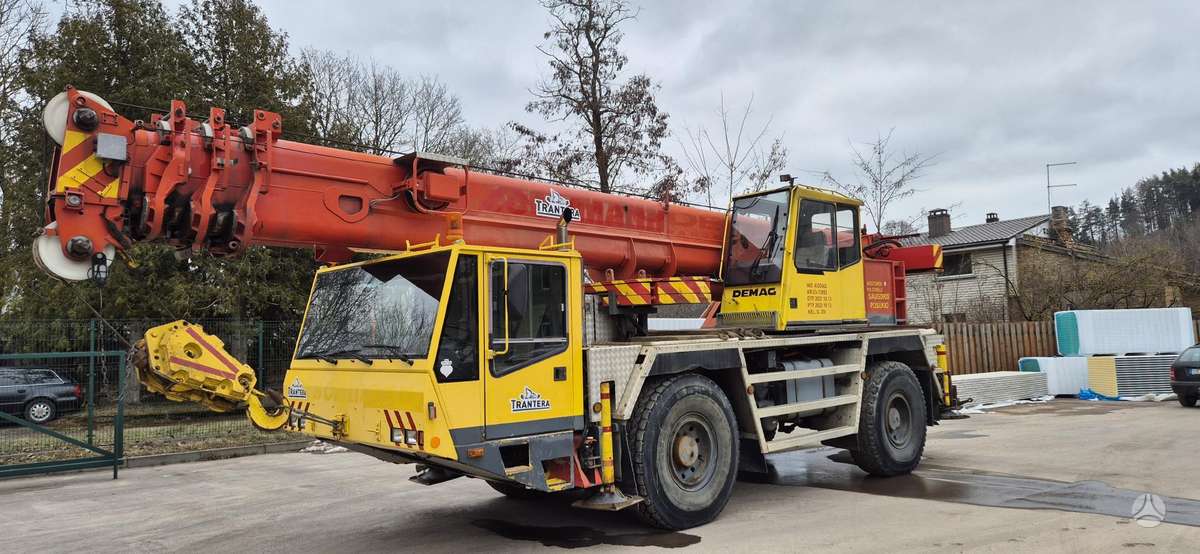 Demag AC95, crane