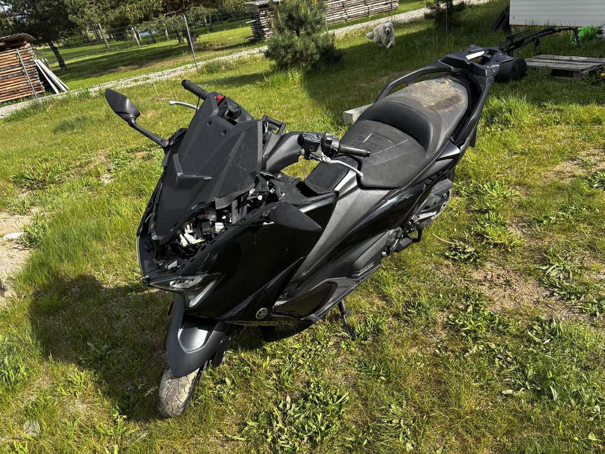 Yamaha TMAX 560, scooters / mopeds