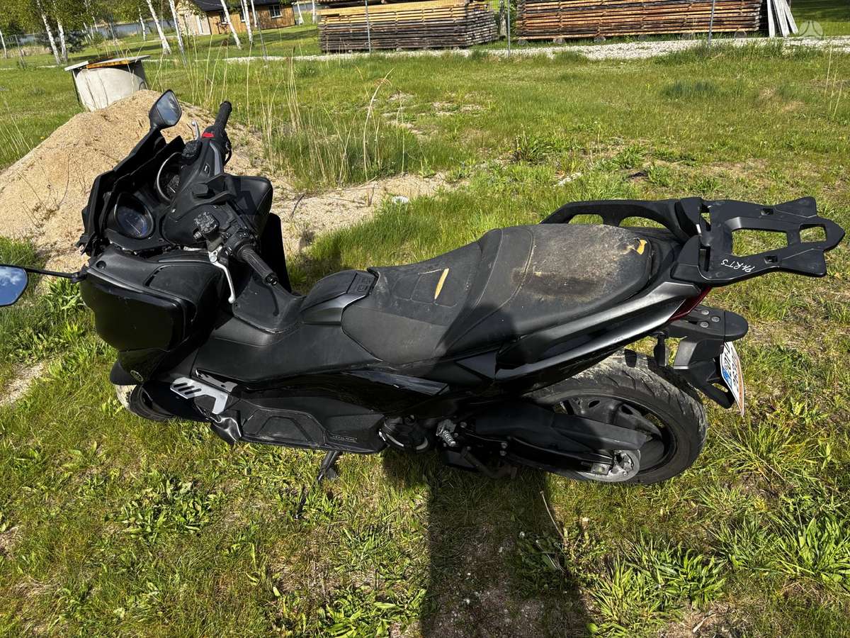 Yamaha TMAX 560, scooters / mopeds