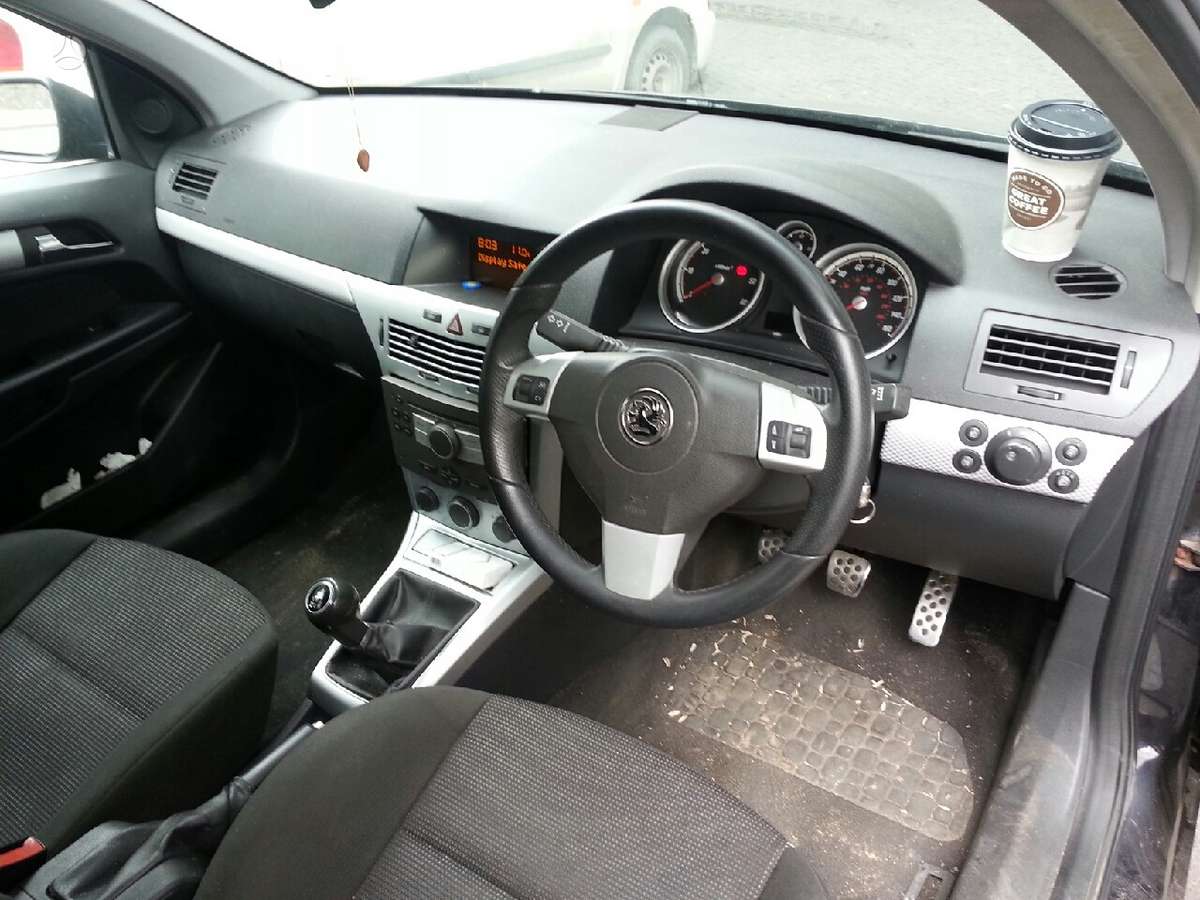 Opel Astra dalimis