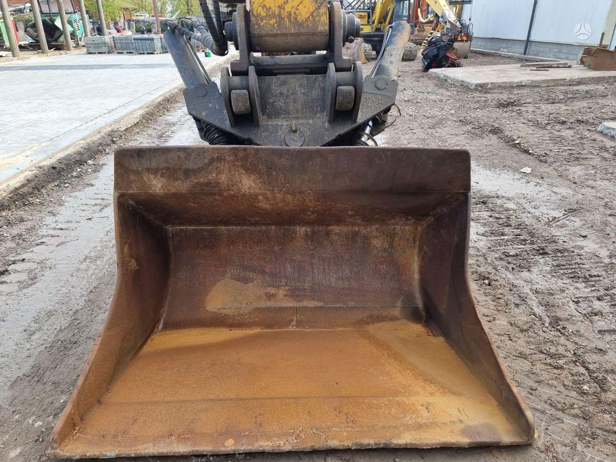 JCB JS 330 NC, ekskavatoriai