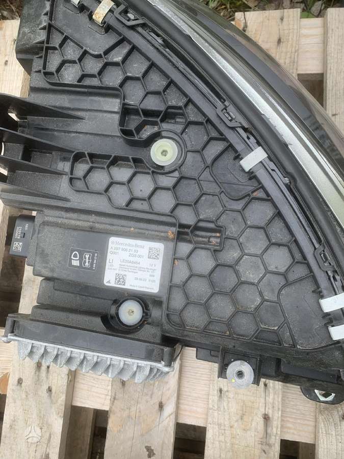 Mercedes-Benz EQS kėbulo dalys