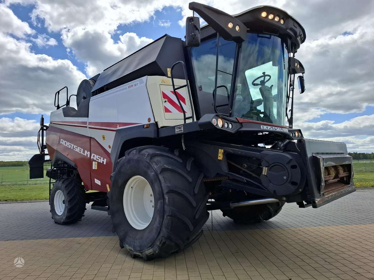Rostselmash RSM 161, kombainai