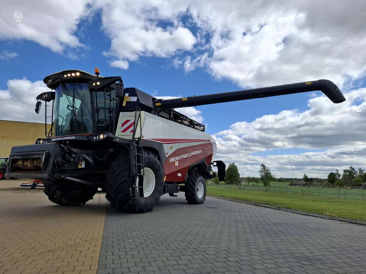 Rostselmash RSM 161, kombainai