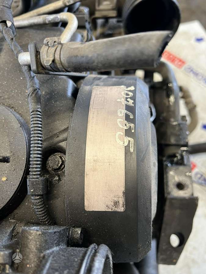 Volkswagen Passat, VARIKLIS AWX