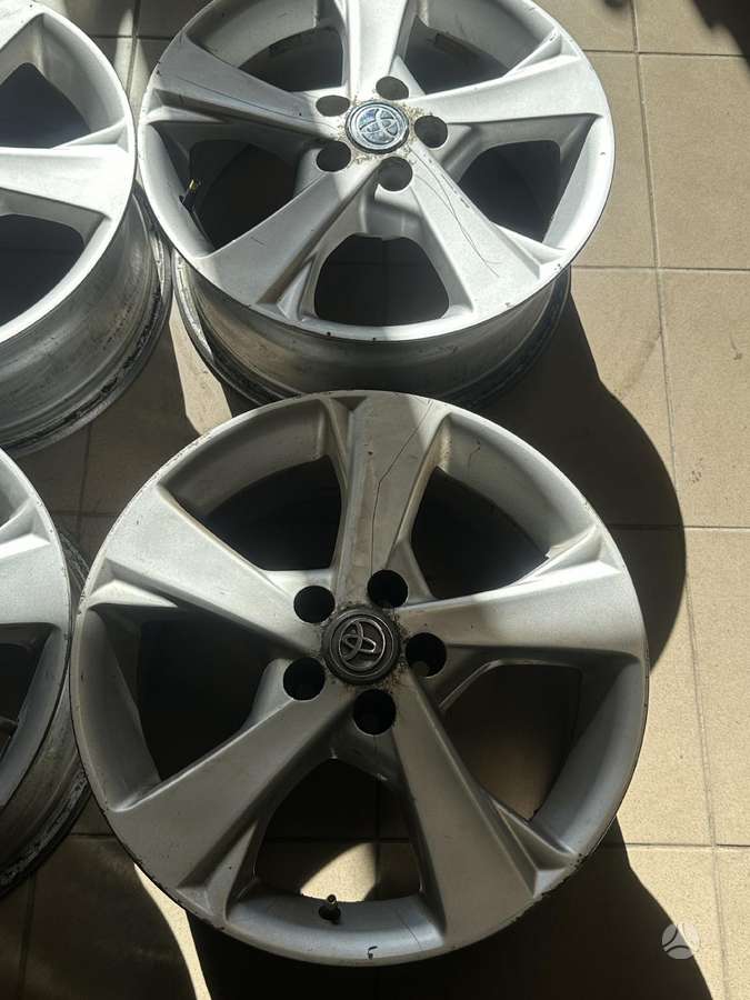 Toyota, lengvojo lydinio, R16