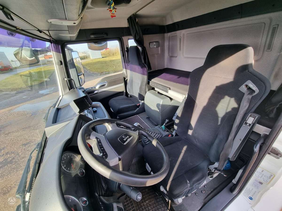 MAN TGS 18.320, box trucks / box vans