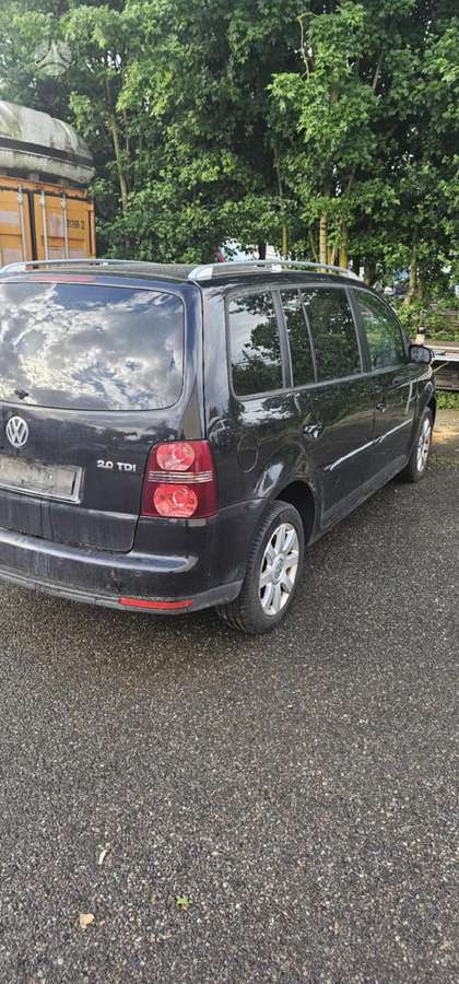Volkswagen Touran 37069885048