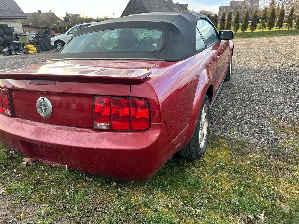 Ford Mustang dalimis. Stogas parduotas