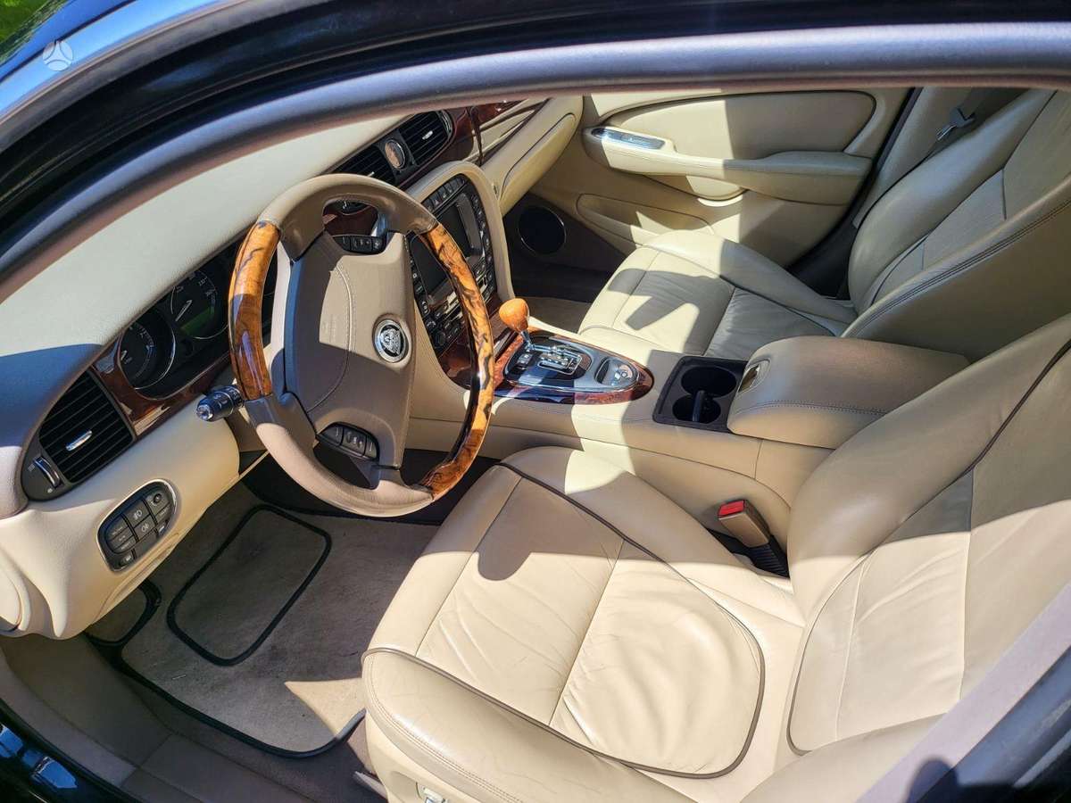 Jaguar XJ, 3.0 l., Седан