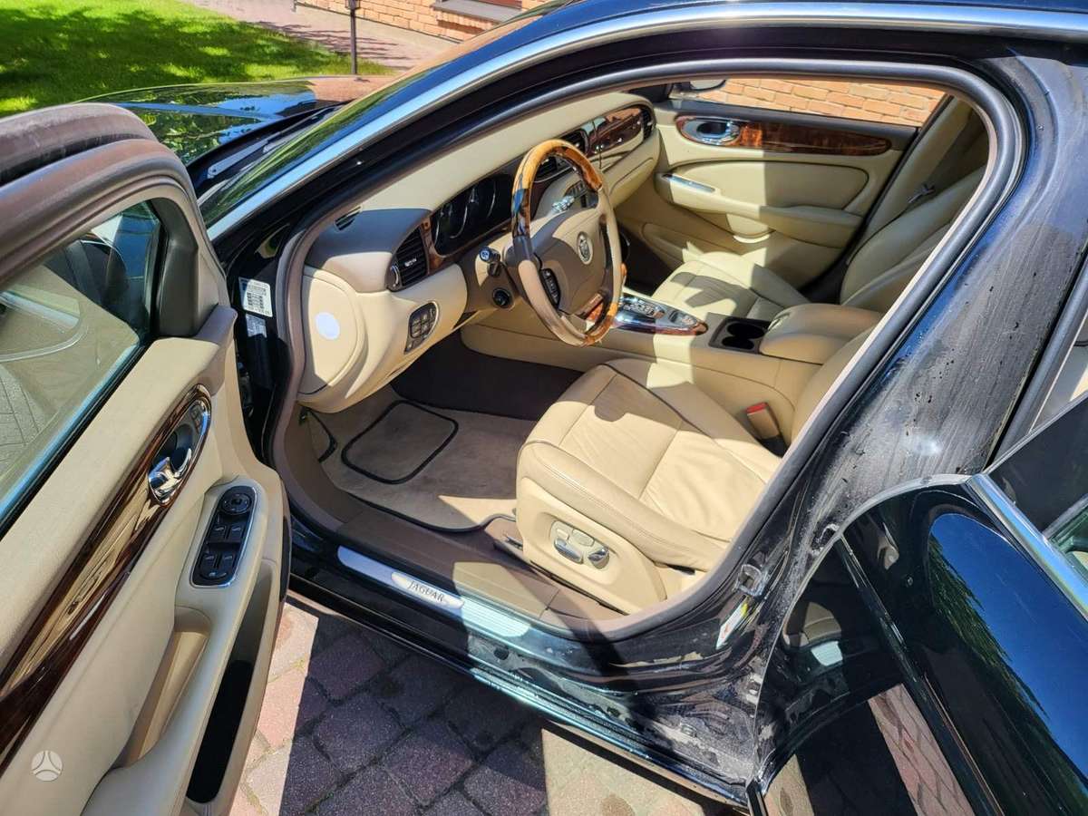 Jaguar XJ, 3.0 l., Седан