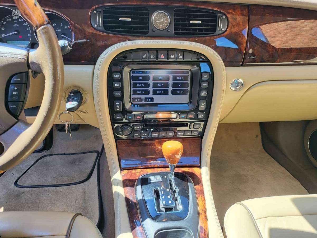 Jaguar XJ, 3.0 l., Седан