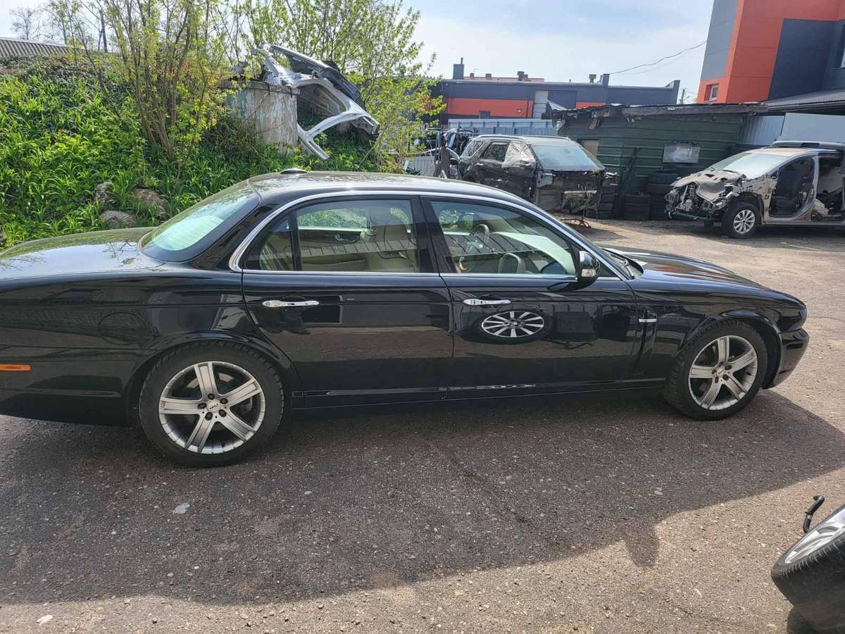 Jaguar XJ, 3.0 l., Седан