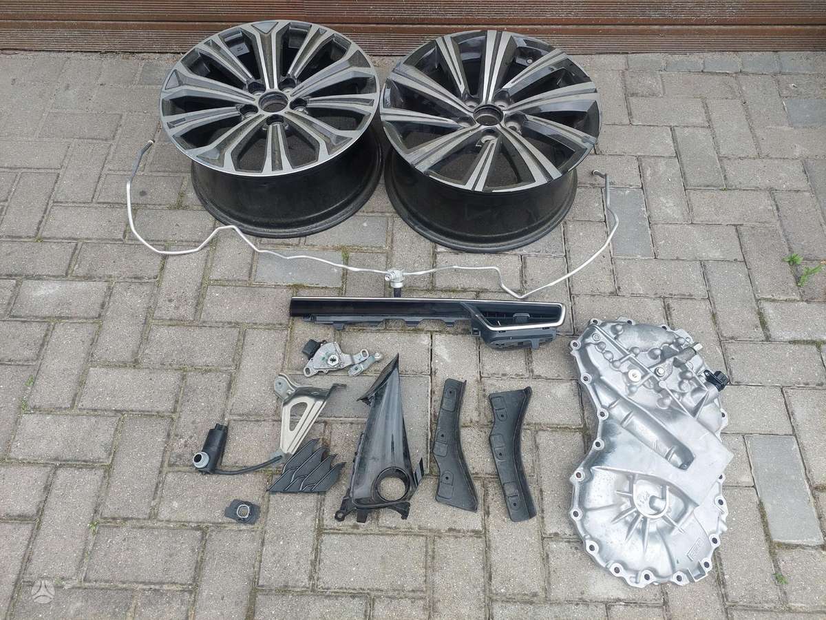 Toyota Corolla kėbulo dalys