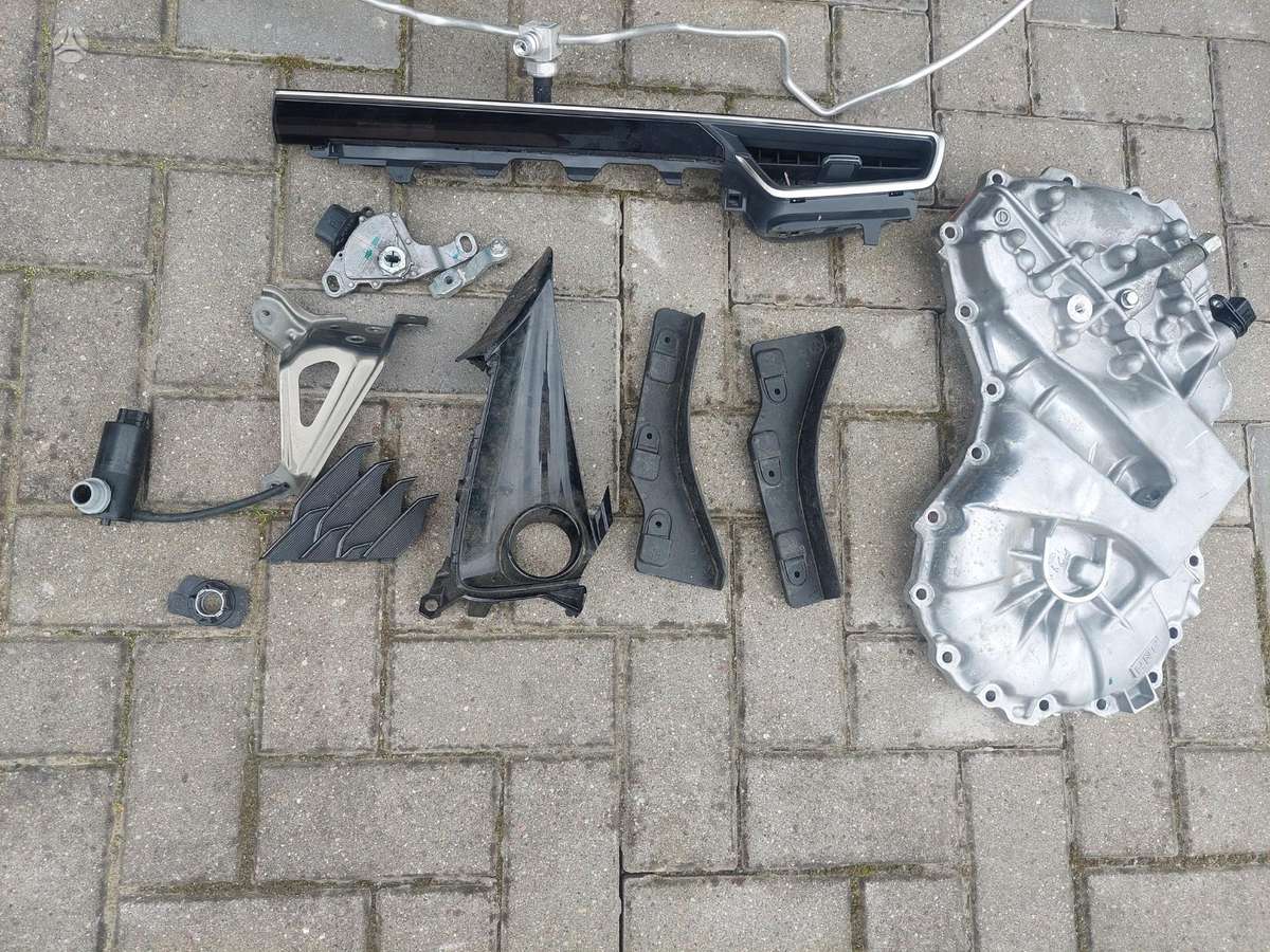 Toyota Corolla kėbulo dalys