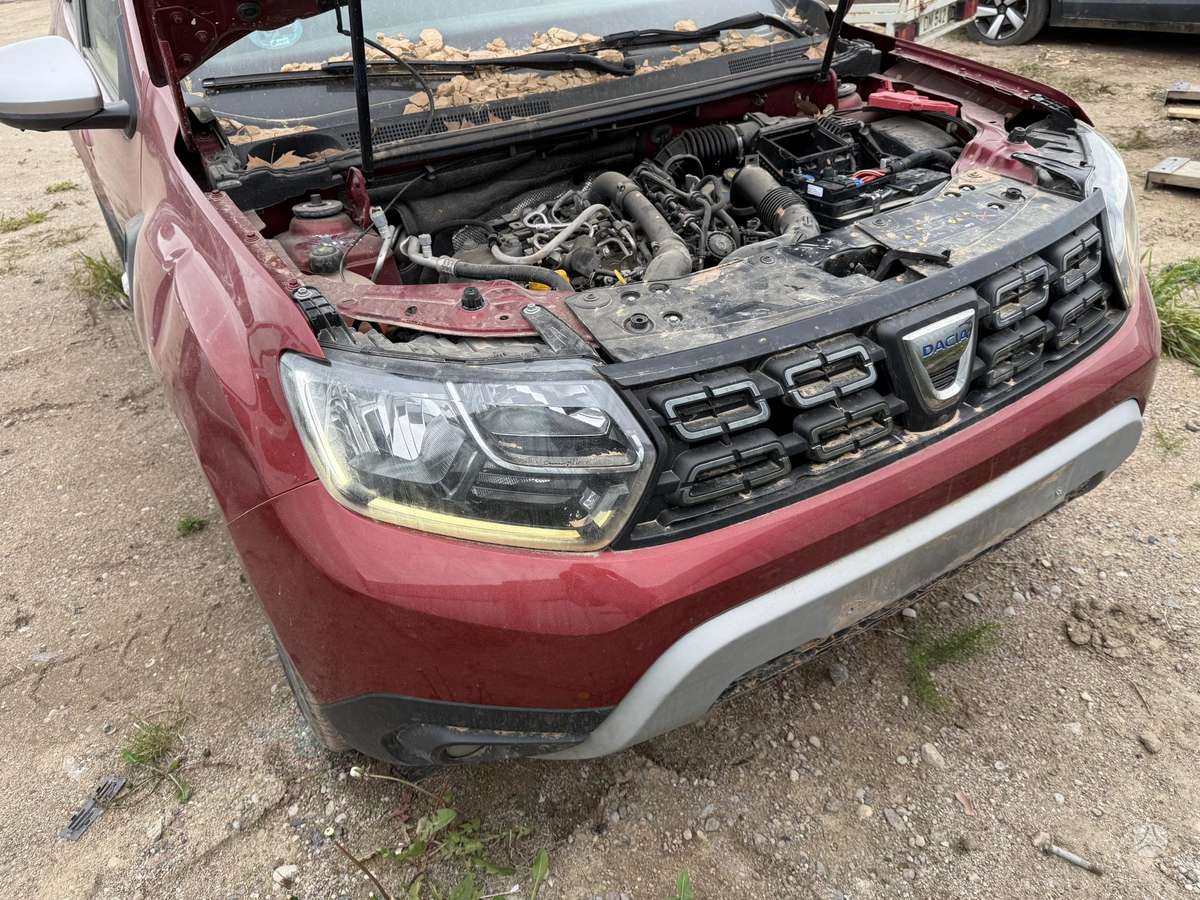 Dacia Duster dalimis