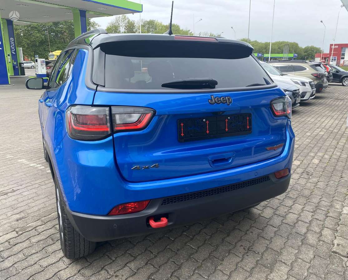 Jeep Compass, 2.4 l., off-road / crossover