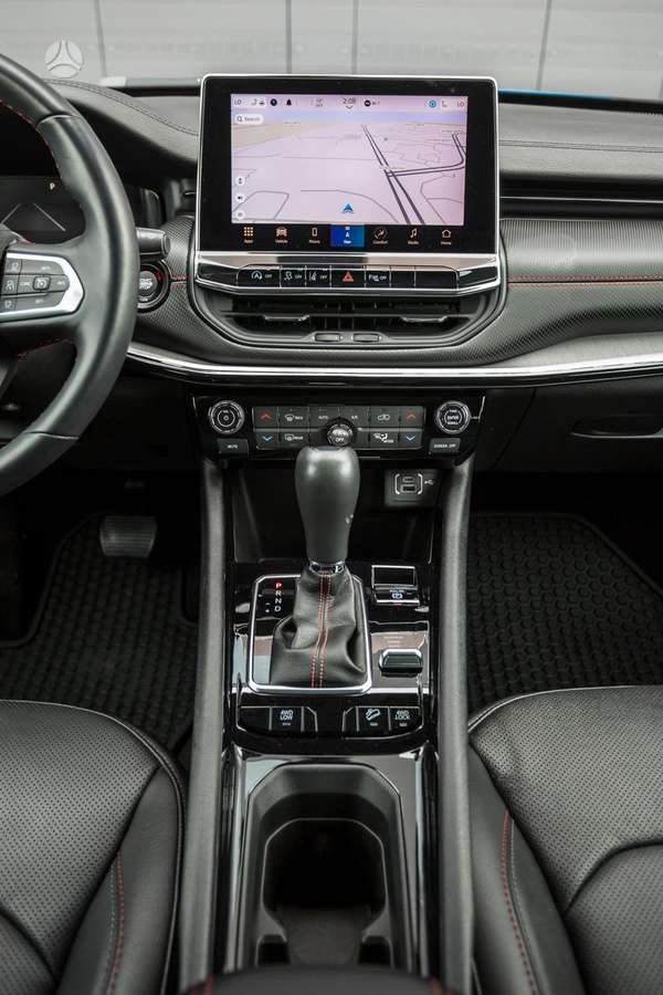 Jeep Compass, 2.4 l., off-road / crossover
